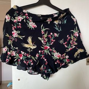 Printed floral shorts.Zara
